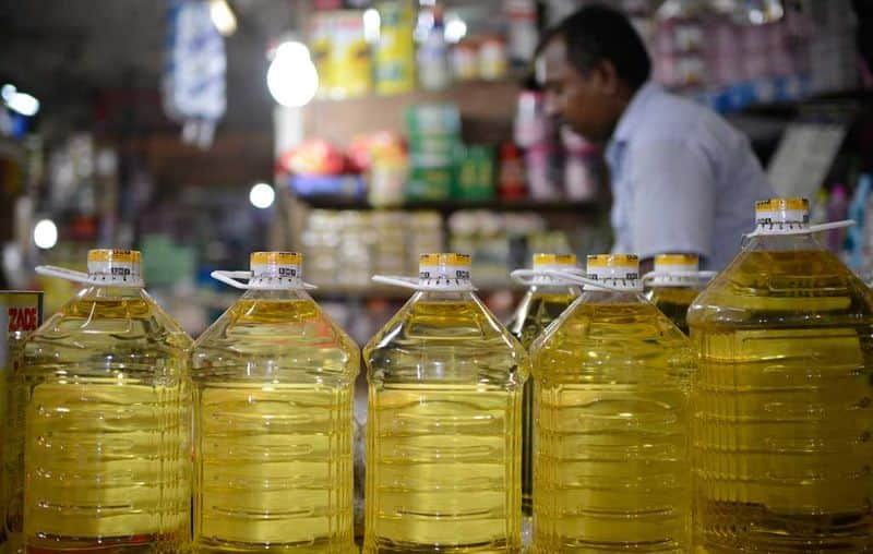 pass on edible oil price cut benefit to consumers: center 