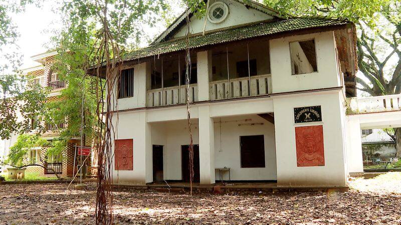 pathetic condition of kollam public library authorities not taking any action