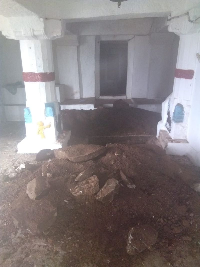 Treasure hunters bring down Huvina Hadagali Temple Vijayapura mah