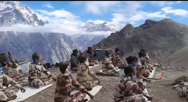 Watch ITBP soldiers do Yoga at 16000 feet in Himachal Pradesh-VPN