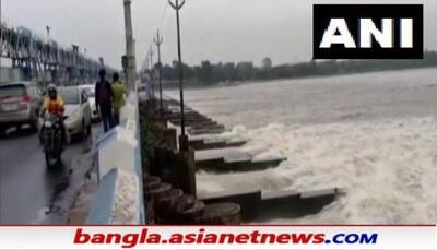 ভারী বৃষ্টির জেরে জল ছাড়ল দুর্গাপুর ব্যারাজ, হাওড়া-হুগলিতে বাড়ল আশঙ্কা, দেখুন ছবি