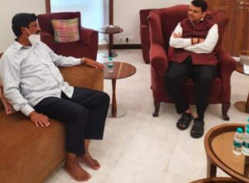 BJP MLA Ramesh jarkihoLi Meets devendra fadnavis at Mumbai rbj