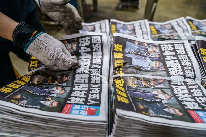 Hong Kong's pro-democracy paper Apple Daily forced to shut down, last edition sold out as free-press era ends-dnm