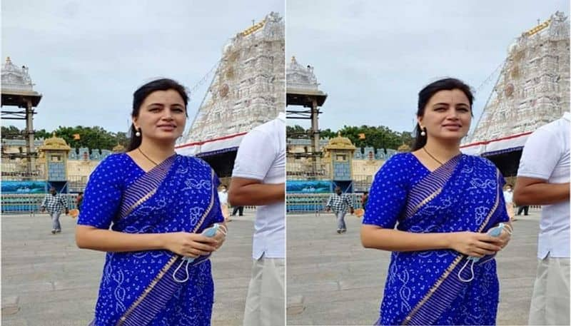 maharashtra mp navneet kaur visits tirumala - bsb