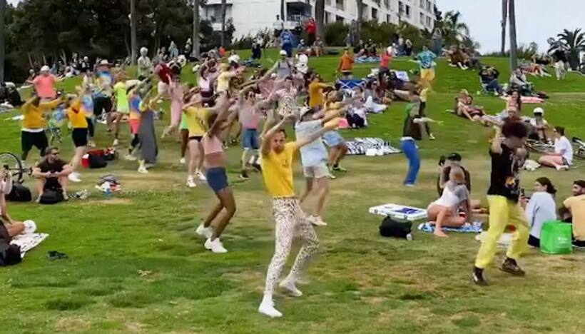 Flash mob wins hearts on internet; viral video spreads smiles