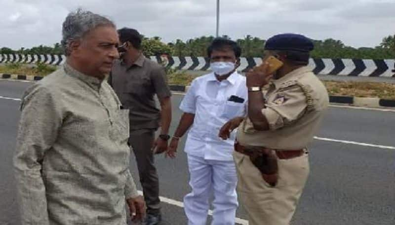 council-chairman basavarj-horatti helps who injured-in-road-accident-at-chitradurga rbj