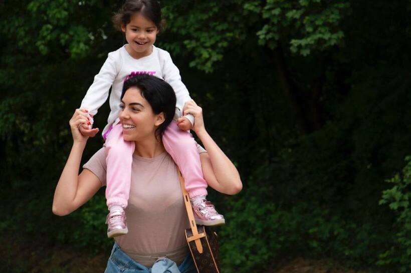 Cristiano Ronaldo's daughter Alana's singing skills will make you smile (Watch video)