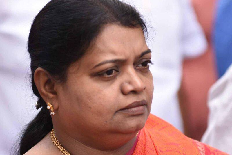 Khushboo sundar doesnt know the life of poor women Minister Geetha Jeevan smp