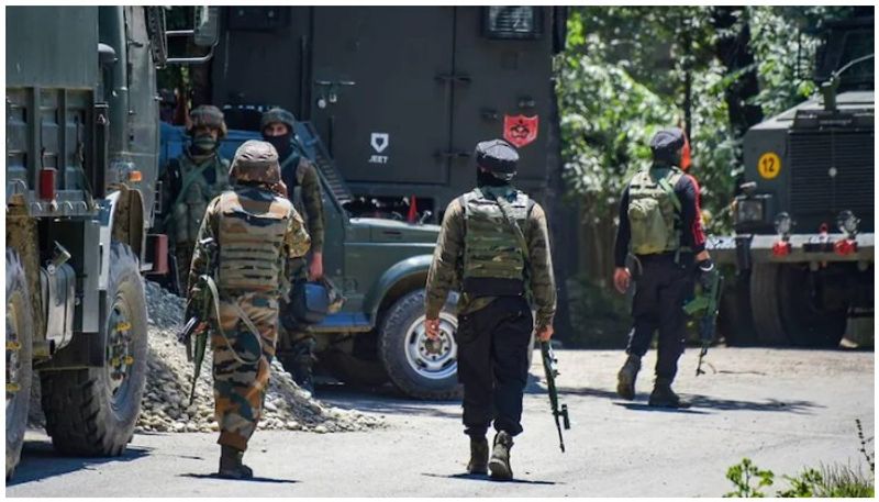 Indian Army jawan martyred in encounter with terrorists in Jammu Kashmir Pulwama pod