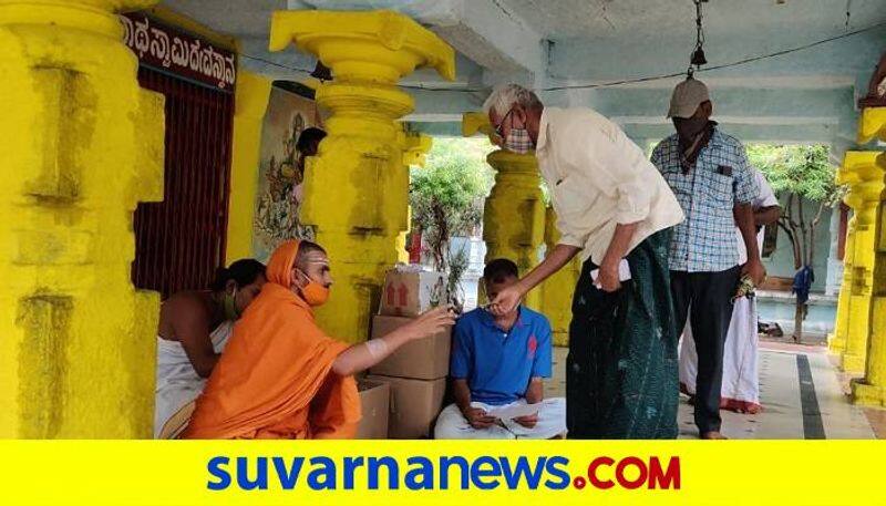 Anandaiah Covid Medicine Free Distribute at Anegondi in Koppal grg