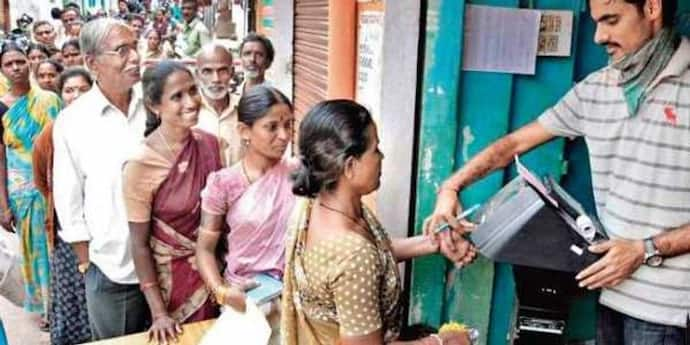 নববর্ষেই খারাপ খবর শোনাল কেন্দ্র, যোগানের অভাবের অজুহাতে পশ্চিমবঙ্গে বন্ধ হল বিনামূল্যে রেশন পরিষেবা