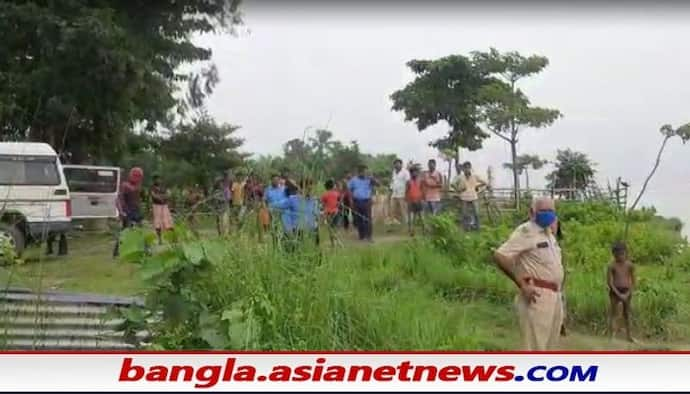 আবারও গঙ্গায় ভেসে এল দেহ, করোনা রোগীর দেহ কিনা প্রশ্ন মানিকচকের বাসিন্দাদের