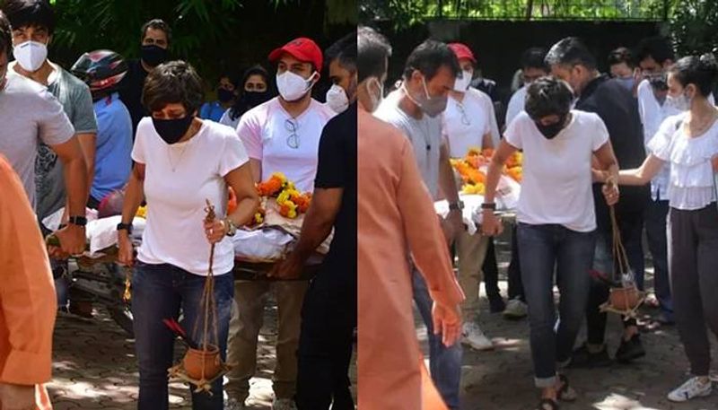 mandira bedi erforms husband Raj Kaushals last rites