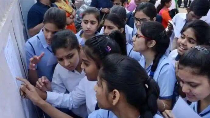 CBSE Class 12 Political Science Exam 2021: राजनीत शास्त्र का पेपर खत्म, स्टूडेंट्स ने कहा- थोड़ा मुश्किल था