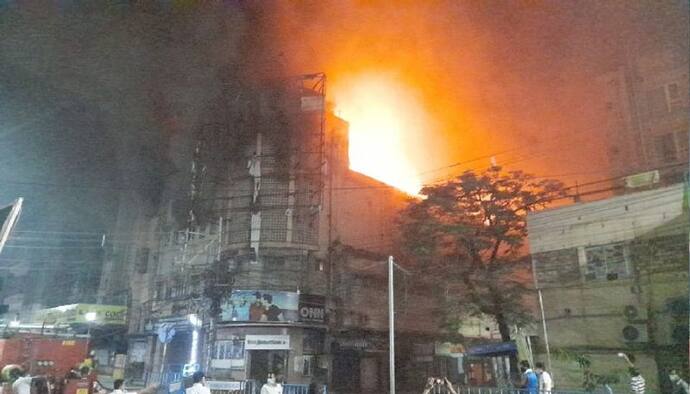 লেকটাউনে রাতের অন্ধকারে ভয়াবহ অগ্নিকাণ্ড মিনি-জয়া সিনেমা হলে, আহত ১ মহিলা