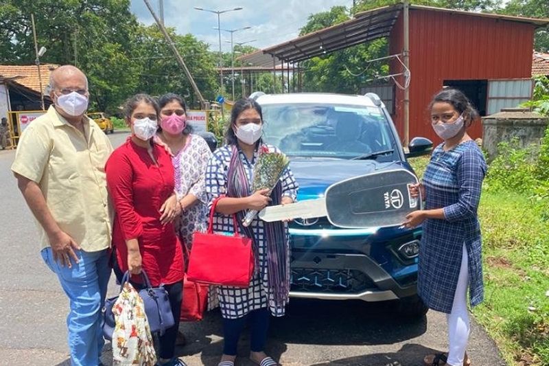 Hubballi Businessman takes delivery of his new Tata Nexon EV at Goa Border due to corona guidelines ckm