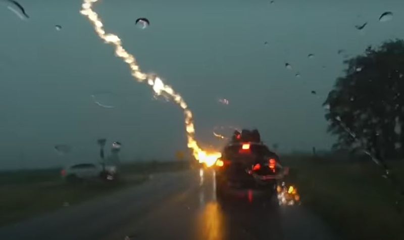 Terrifying video lightning strikes car carrying a family on highway in Kansas ckm