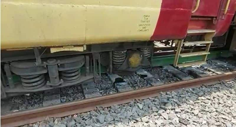 nasik rail derailed : LTT-Jaynagar Pawan Express derailed near nasik railway station 