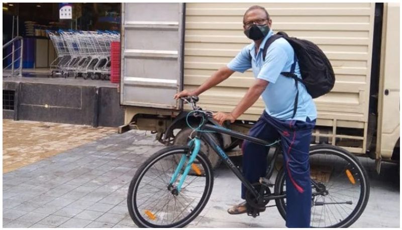 man from hyderabad reach on cycle with help