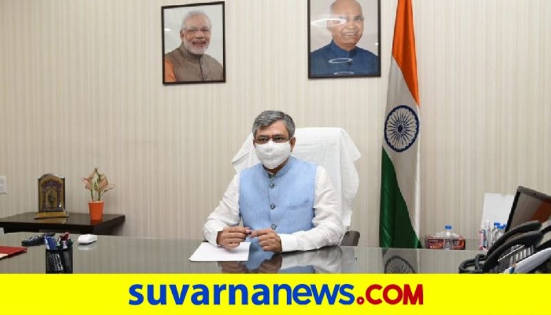 IIT Kanpur alumnus Former IAS Ashwini Vaishnav is new railway minister pod