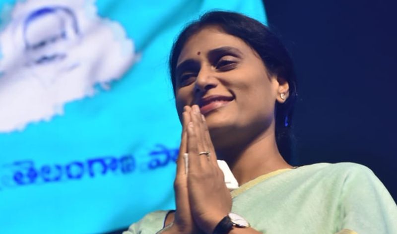 Jagan Reddy Sister Launches Party In Telangana He Stays Away pod