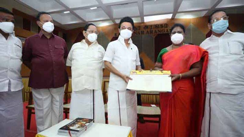 aiadmk ex MP Vijila Sathyananth join DMK