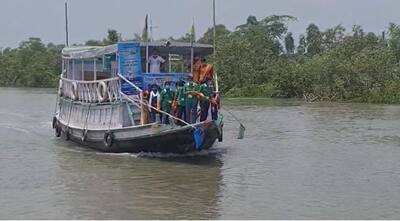 নদী থেকে প্লাস্টিক সংগ্রহ কর্মসূচি গোসাবায়, উদ্ধার ১০০ কেজি প্লাস্টিক