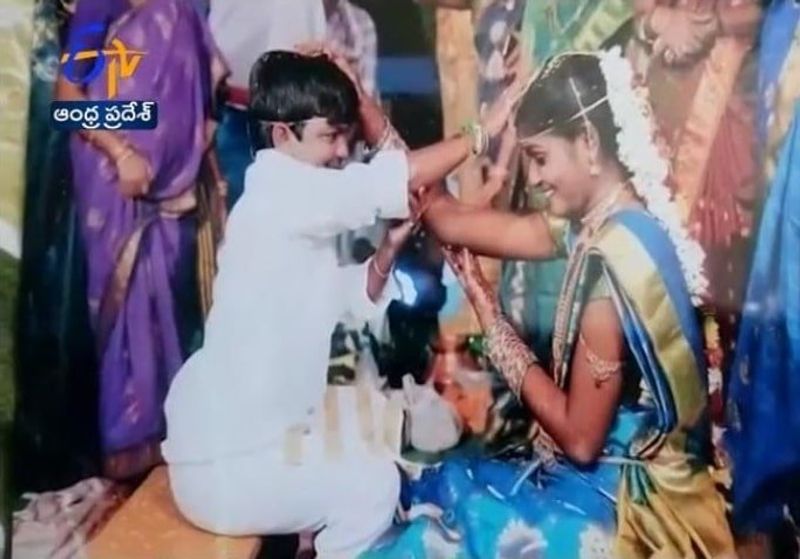 జబర్దస్త్ కమెడియన్ నరేష్ అసలు వయసు తెలుసా.. ఆయన భార్య ఎవరో, ఎలా దూరం  అయ్యిందో తెలిస్తే షాక్ అవుతారు! | jabardasth naughty naresh age shocks you  and here are her wife ...