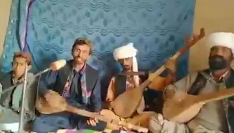 Baloch singer Wahab Ali Bugti's soulful rendition of Teri Mitti wins hearts; watch viral video-tgy