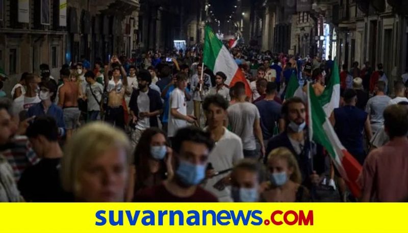 Euro Cup 2020 Champions Italy Football Team bring trophy to Rome welcomed by massive crowd kvn