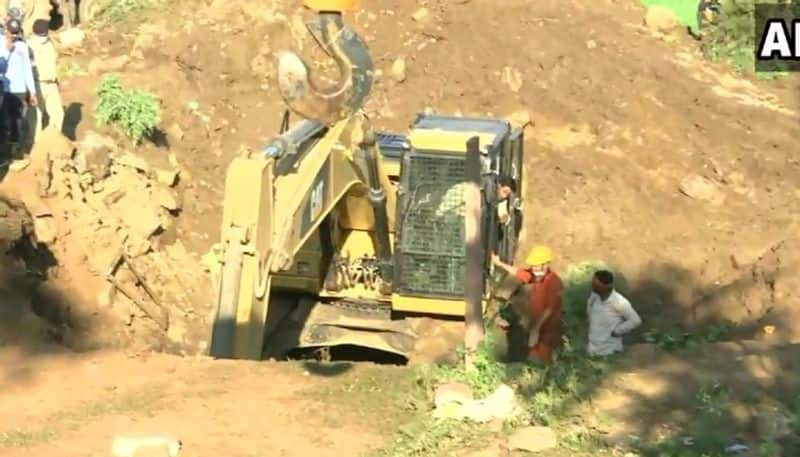 The giant rock fell on the house killed mother and daughter in vellore