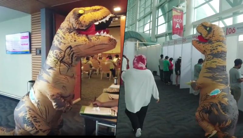 Malaysian 'Dinosaur' takes COVID-19 vaccine; Watch viral video - gps