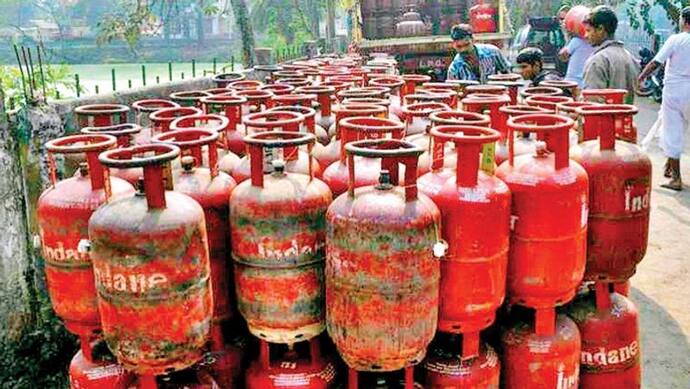 रसोई गैस सिलेंडर पर अब भूल जाइए सब्सिडी, सिर्फ इन लोगों के खाते में वापस आएंगे 200 रुपए