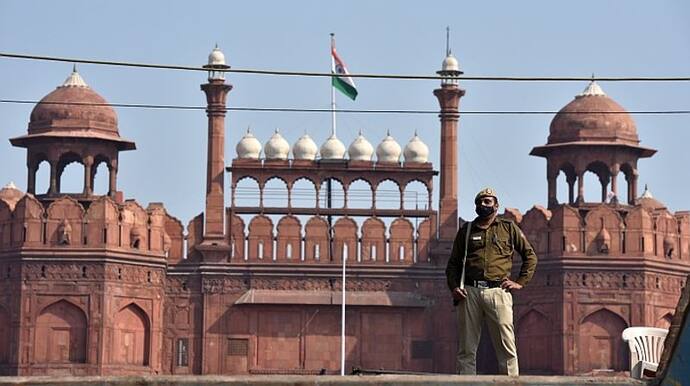 75th Independence day: पीएम मोदी पहुंचे लाल किला पर, कुछ ही देर में फहराएंगे झंड़ा