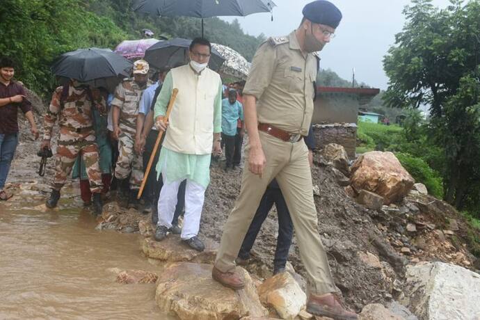 बादल फटने से हुई तबाही का मंजर देखा सीएम धामी ने, मृतकों के परिजन को 5 लाख रुपये का ऐलान