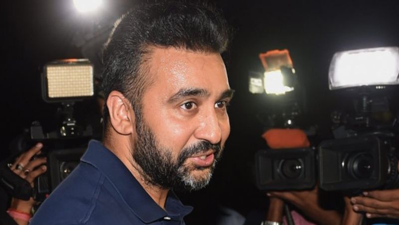 Raj Kundra Gave Bribes Of Rs 25 Lakh To Avoid Getting Arrested Report pod