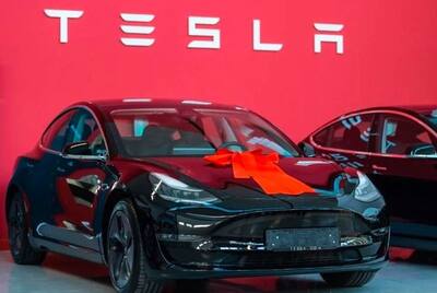 भारत में केवल 5 Tesla कारें, अंबानी की है फेवरेट, बॉलीवुड की ये दो हस्ती भी हैं मालिक, देखें सबसे पहला खरीददार