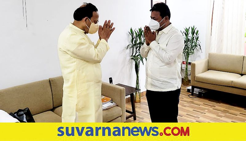 CM BS Yediyurappa political secretary mla mp renukacharya meets BJP High Command mah