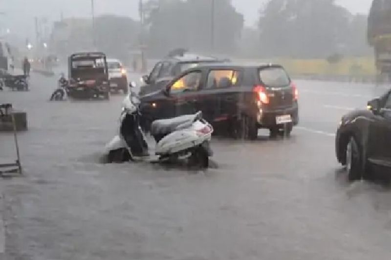 4 days heavy rain to lash in  Coastal snr