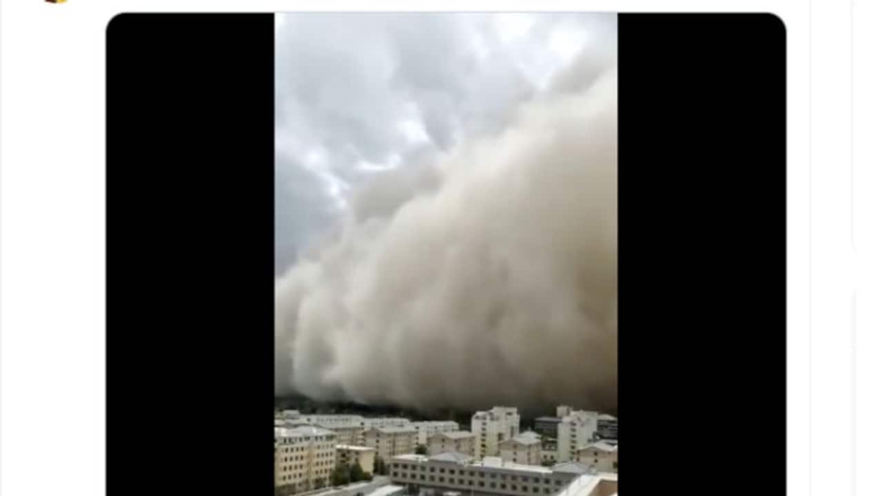 Ever seen a 100 metre high sandstorm? China's Dunhuang just did; video goes viral