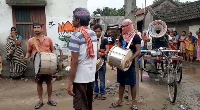 বাজল ডিজে-উড়ল আবির, হাসিমুখে বৃদ্ধার শেষকৃত্য সম্পন্ন আত্মীয়দের