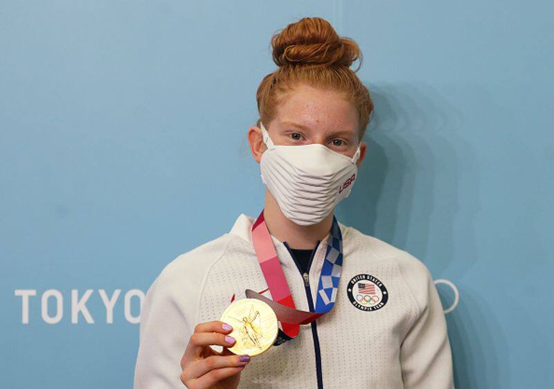 Tokyo 2020 Womens 100m breaststroke gold winner 17 year old Lydia Jacoby also a singer