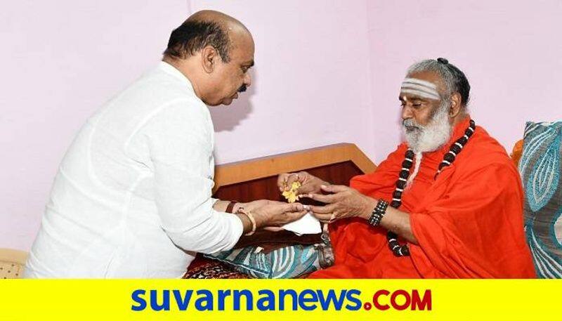 CM Basavaraj Bommai Visits Rambhapuri Mutt in Hubballi grg