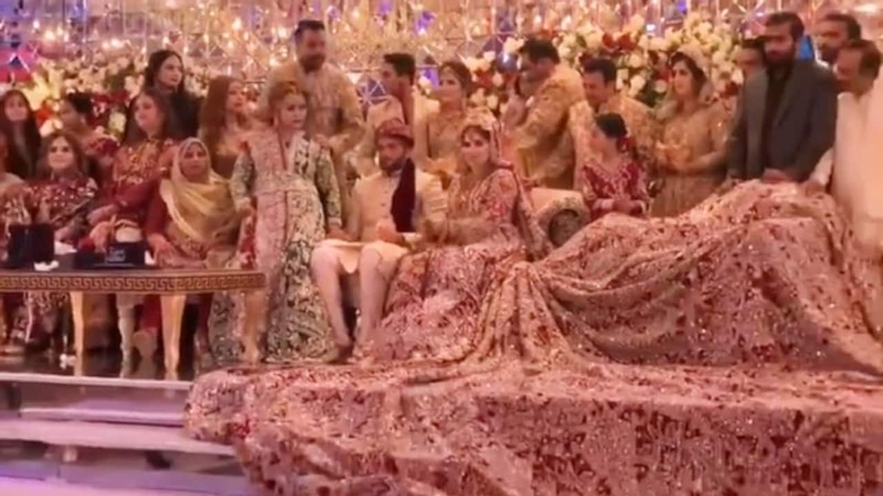 Pakistani bride's 100 kg lehenga amazes netizens; watch the video