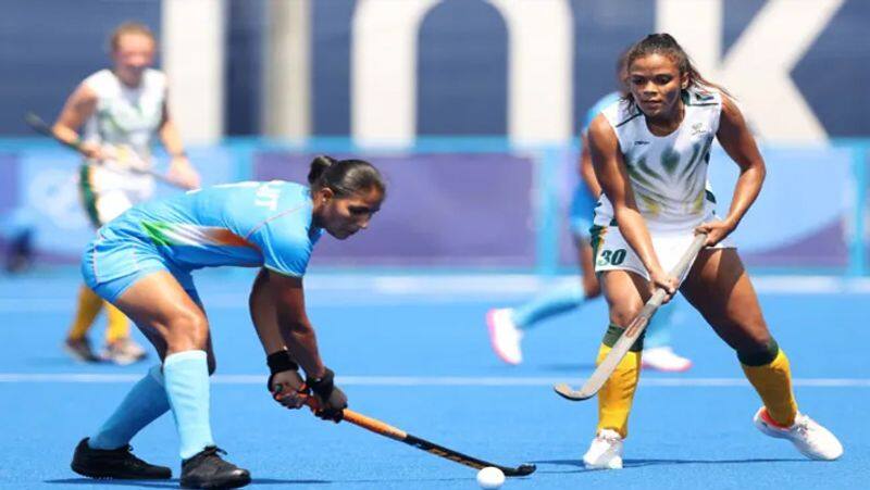 India beat South Africa in Women hockey and remain an quarter contender