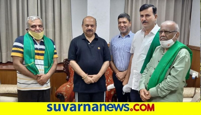 kuruburu shantakumar  meets CM Basavaraj bommai in delhi snr