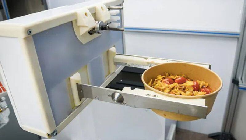 robots for cooking and serving food