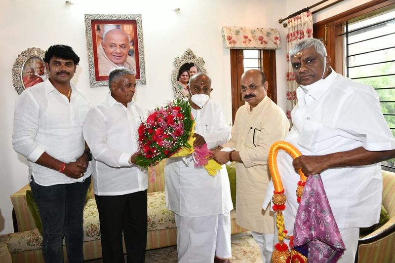 Basangowda patil yatnal Reacts about CM Basavaraj Bommai Met HD Devegowda rbj