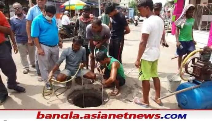 শহরের জমা জলের রহস্য ফাঁস,গার্ডেনরিচের ম্যানহোলের থেকে উদ্ধার বালির বস্তা-সিমেন্টের চাই