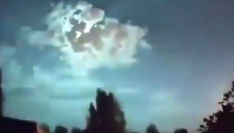 Strange meteor explosion turns the sky green in Turkey; netizens baffled-tgy